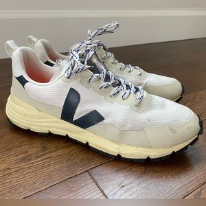VEJA Dekkan Alveomesh Sneaker
